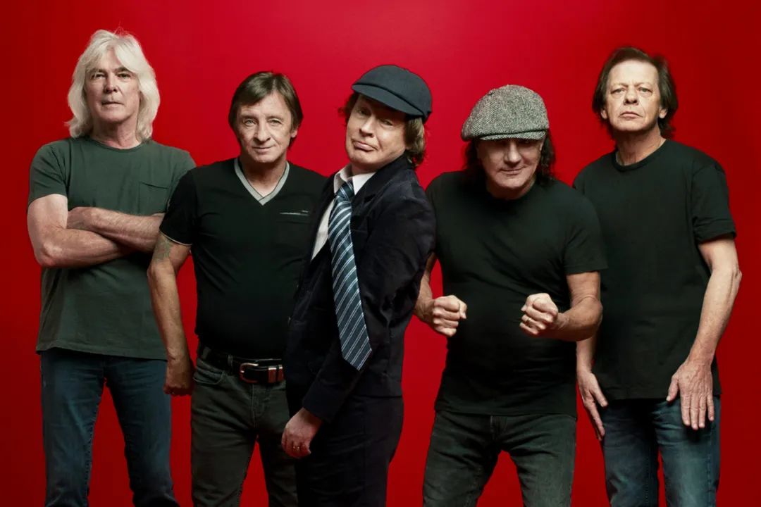 AC/DC再发新专，老爷子们用生命诠释“摇滚不死”